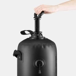 Quechua DOUCHE PRESSION SOLAIRE POUR LE CAMPING - 10 LITRES -Robens Soldes douche pression solaire pour le camping 10 litres 1